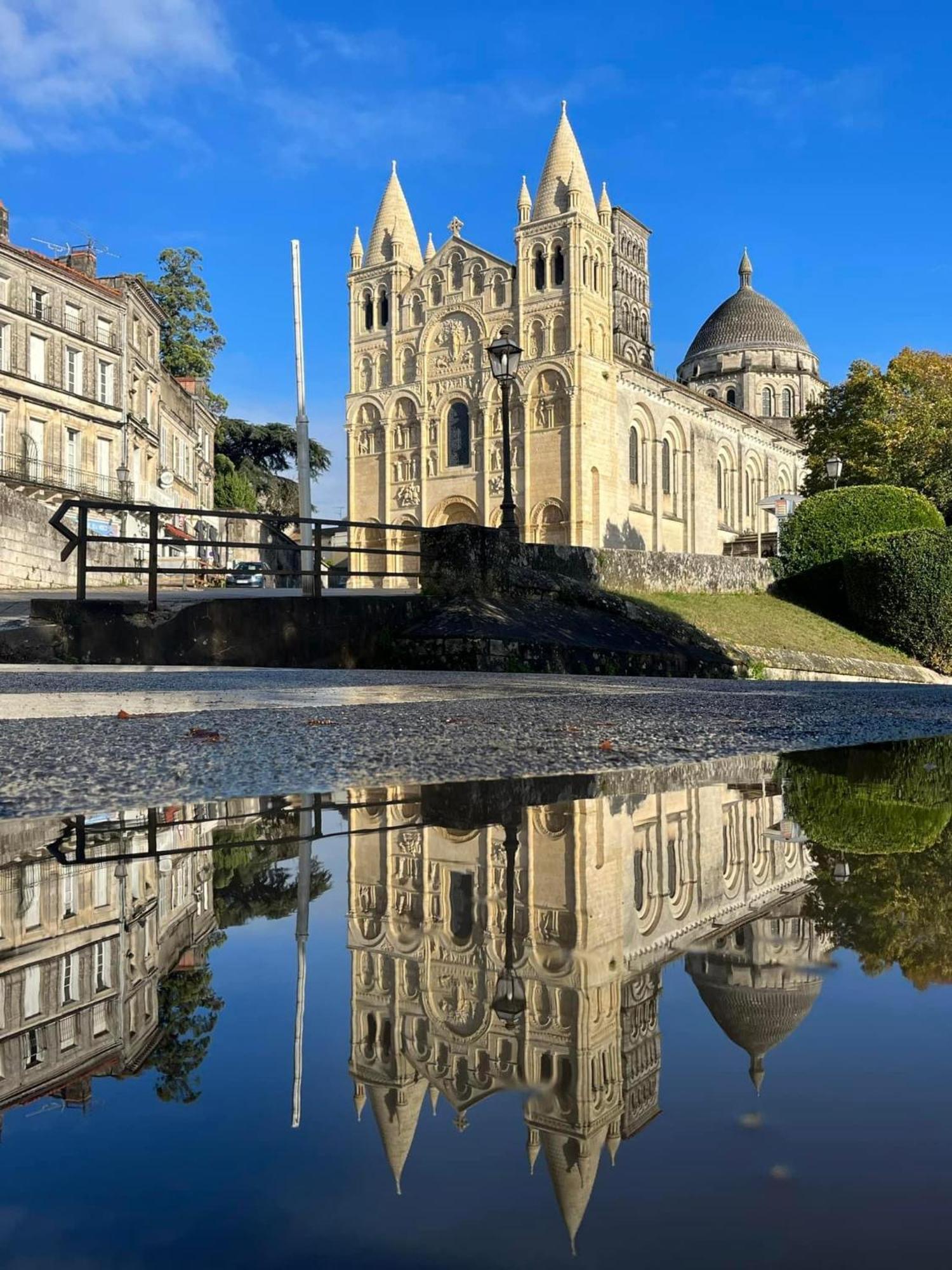 Lindor Apartment Angouleme Bagian luar foto